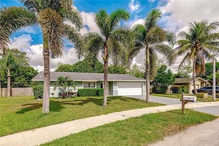 548 NW 45th Dr Delray Beach, FL 33445