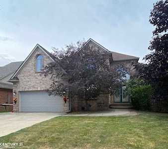 17548 Augusta Dr Macomb, MI 48042