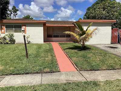3521 NW 33rd Ter Lauderdale Lakes, FL 33309