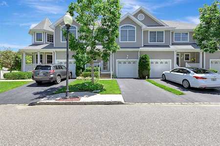 145 Emily's Way Setauket, NY 11733