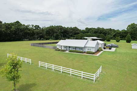 76 Garrett Ln Crawfordville, FL 32327
