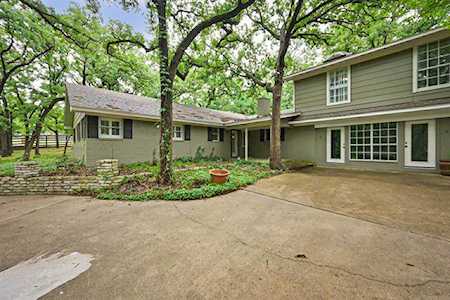 2715 Green Oaks Boulevard Arlington, TX 76017