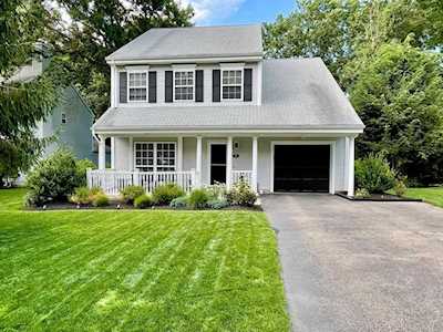 8 Rhodes Ln Foxboro, MA 02035