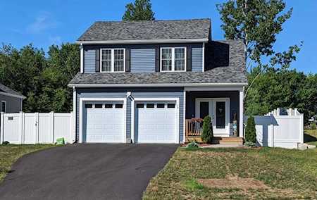 28 Candlelight Ln Bellingham, MA 02019