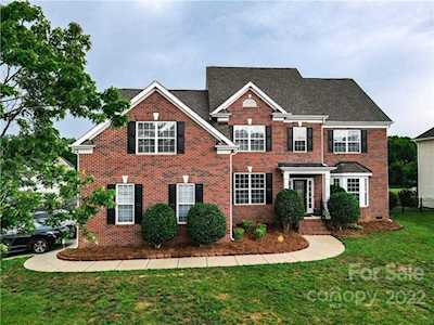 6041 The Meadows Ln Harrisburg, NC 28075