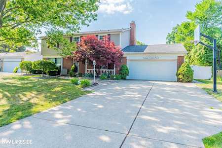 16164 Chatham Dr Clinton Township, MI 48035