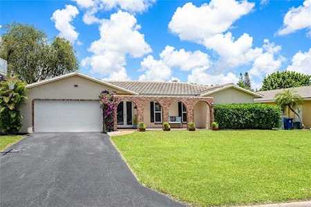 1073 NW 83rd Dr Coral Springs, FL 33071