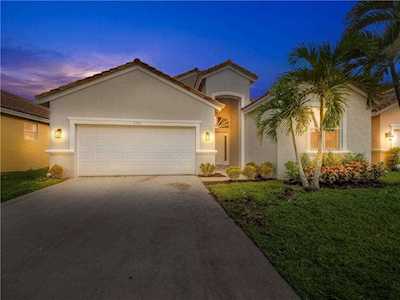 9573 Lago Dr Boynton Beach, FL 33472