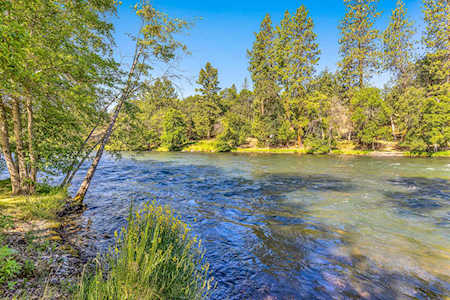 330 Penny Ln Shady Cove, OR 97539