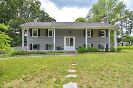1009 Lincolnshire Dr North Attleboro, MA 02760
