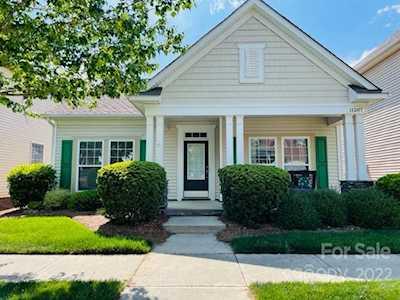 11207 Skytop Dr Huntersville, NC 28078