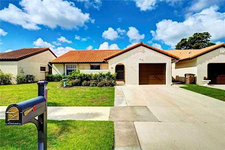 14 Columbia Ct Deerfield Beach, FL 33442