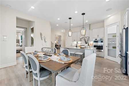 17117 Sand Bank Rd Charlotte, NC 28278