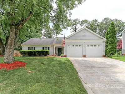 2745 Briar Ridge Dr Charlotte, NC 28270