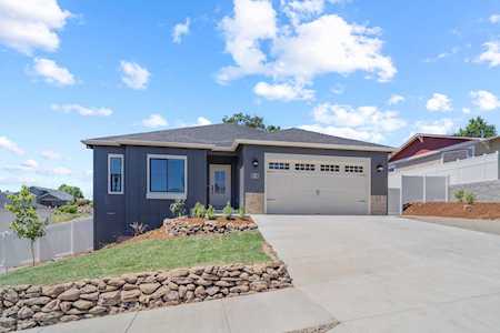 134 Oak Point Dr Eagle Point, OR 97524