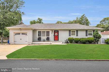 23 Locker St Beachwood, NJ 08722