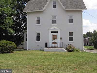 54 Madison Ave W Clifton Heights, PA 19018