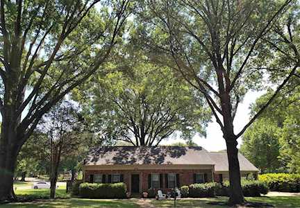 2258 Pike Wood Dr Germantown, TN 38138