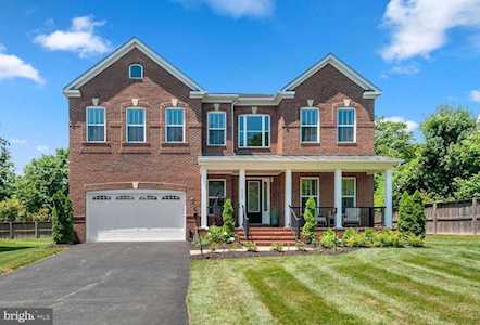 8300 Swope Ct Springfield, VA 22153