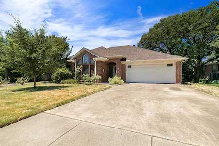 7013 Spanish Oaks Drive North Richland Hills, TX 76182