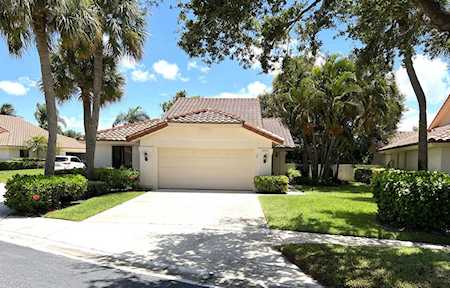 2614 Mohawk Circle West Palm Beach, FL 33409