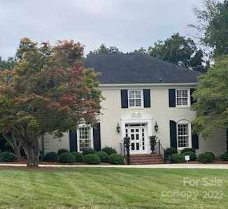 906 Colonial Dr Albemarle, NC 28001