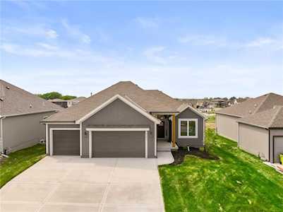 9306 Gander St Lenexa, KS 66227