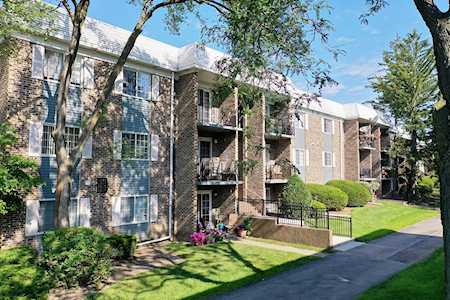 1515 N Windsor Dr #103 Arlington Heights, IL 60005
