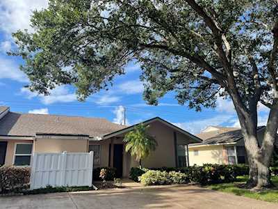 8641 Sunbird Place Boca Raton, FL 33496