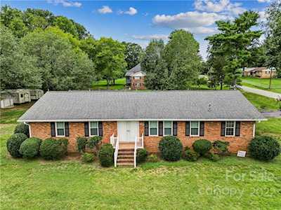 413 Patricia Ave Harrisburg, NC 28075
