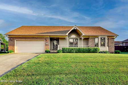 4706 Hunters Point Cir Louisville, KY 40216