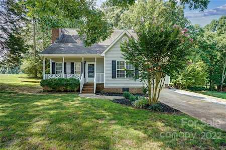 105 Easter Ln Davidson, NC 28036