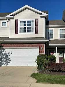 10915 Perry Pear Dr Zionsville, IN 46077