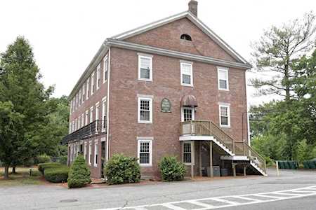 104 E Hartford Ave #1 Uxbridge, MA 01569