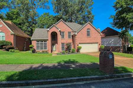 8710 Meadow Green Dr Cordova, TN 38016
