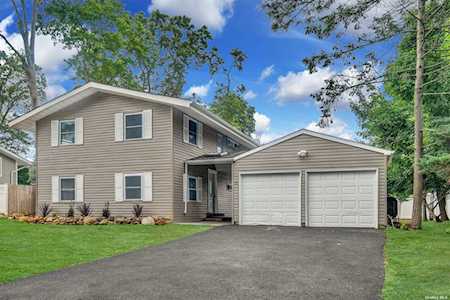 11 Redleaf Lane Commack, NY 11725