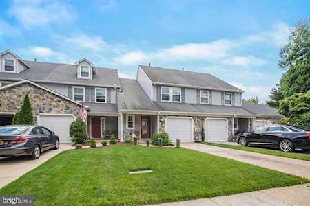 103 Wagonwheel Ct Marlton, NJ 08053