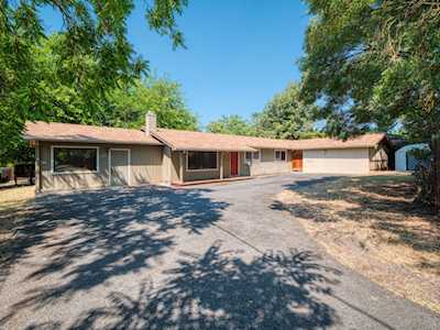 1139 Woodrow Ln Medford, OR 97504