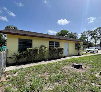 3094 Perry Avenue Green Acres, FL 33463