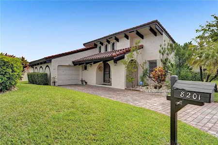 8201 Pine Dr Tamarac, FL 33321
