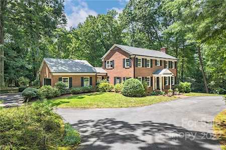 11 Stuyvesant Crescent Asheville, NC 28803