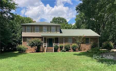1502 12th Fairway Dr Concord, NC 28027
