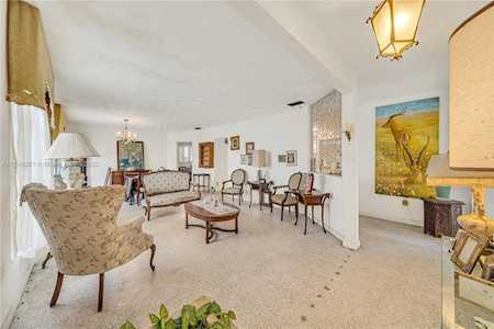 9321 SW 26th St Miami, FL 33165