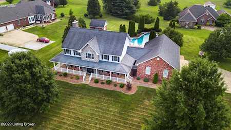 272 Cedar Pl Dr Shepherdsville, KY 40165