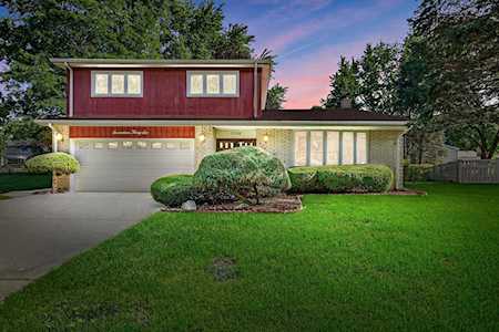 1736 E Waverly Ct Arlington Heights, IL 60004