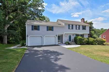 64 Schofield Dr Marlborough, MA 01752
