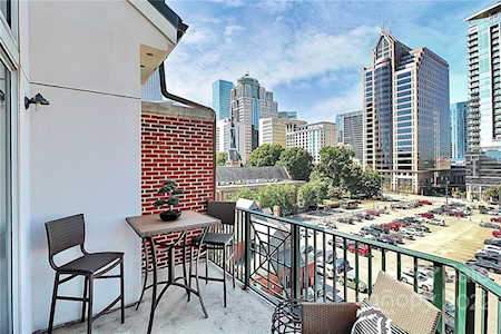 300 W 5th St Charlotte, NC 28202