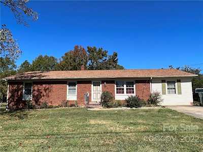 2223 Woodhurst Ln Albemarle, NC 28001