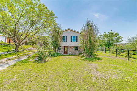 2802 Hilltop Court Granbury, TX 76048