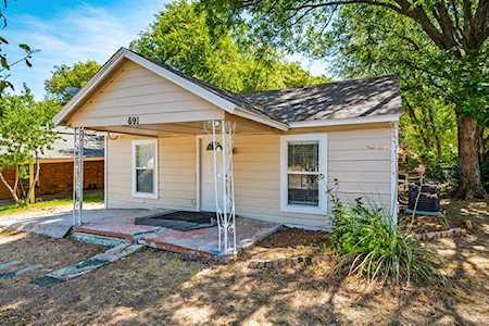 691 Meadow Park Drive White Settlement, TX 76108